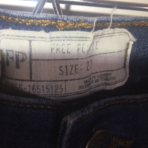 FREE PEOPLE DISTRESSED JEANS SIZE 27 - Picture 2 of 5